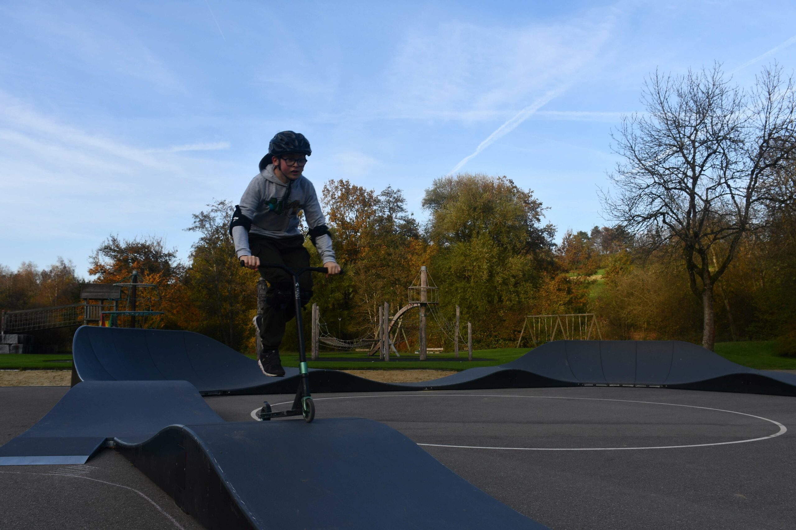 Child on scooter in the Modular Pumptrack Buechweid